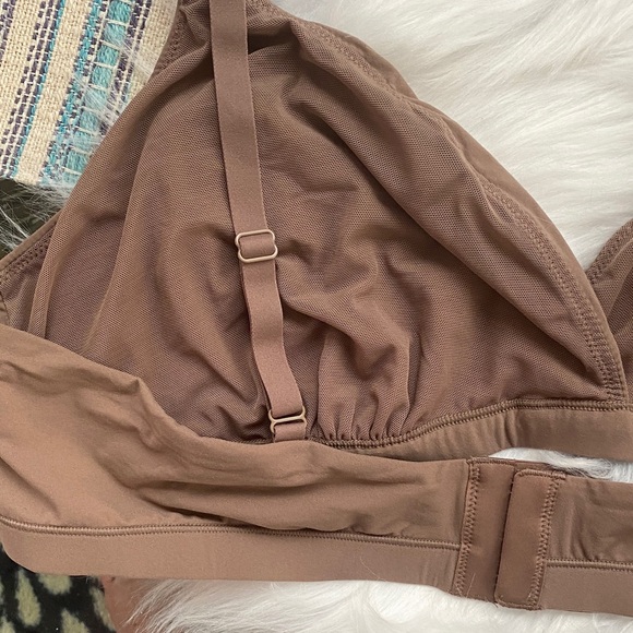 SKIMS fits everybody crossover bra size 4x NWT - Picture 6 of 6